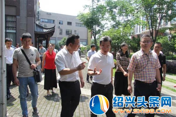 马边党政代表团考察金德隆-1