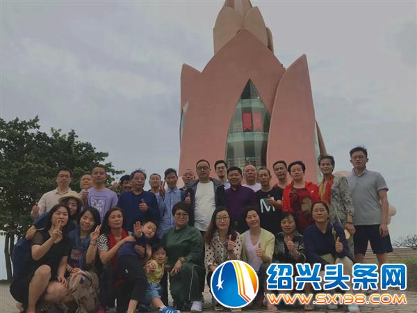 形尔尚迎新年会