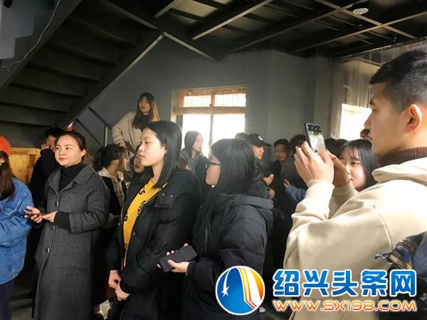 绍职院数字媒体艺术设计专业师生来金德隆调研-2