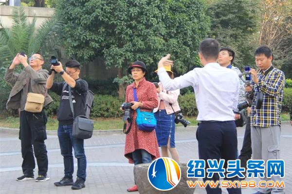 新媒体创意技能大赛参赛者来金德隆取景选材-1