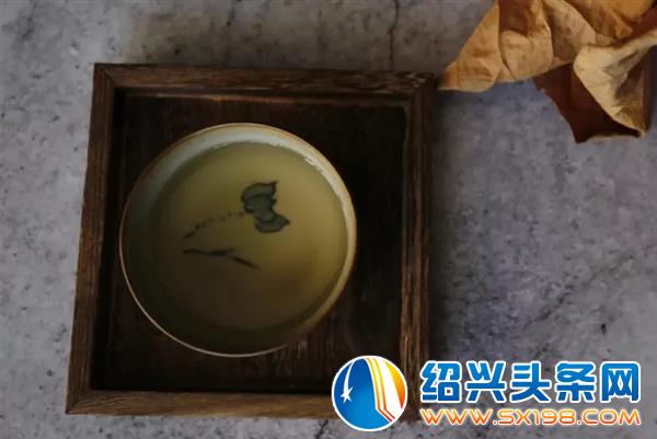用一杯老树白茶-4