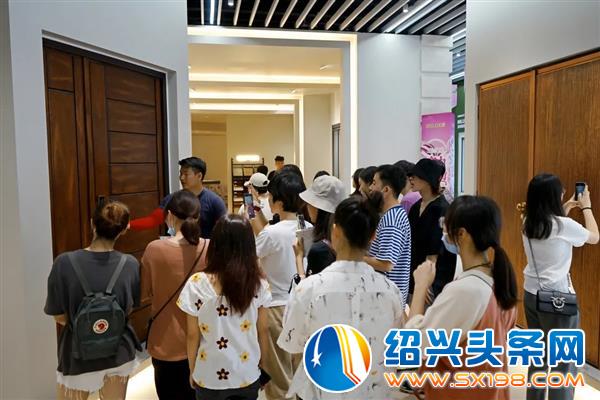 绍兴文理学院元培学院室内设计专业学子走进金德隆选材-3