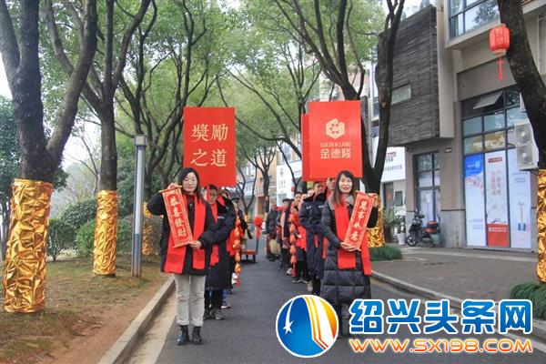 金德隆诗以言志拥抱-5